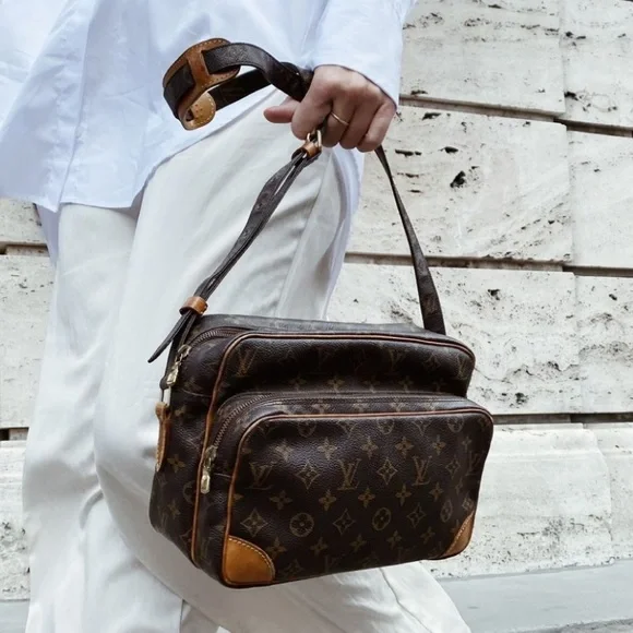 EUC Authentic 🔥 Louis Vuitton Nile crossbody - Picture 2 of 16